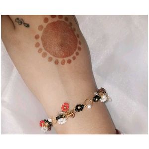 Beaded Daisy Bracelet🖤✨