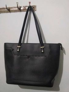 Black Handbag Form Dubai