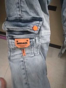 Trendy Light Wash Cargo Jeans