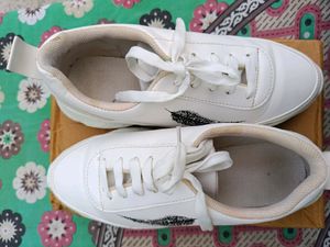 🔥🔥Comfortable Casual White 🤍 Sneakers For Women