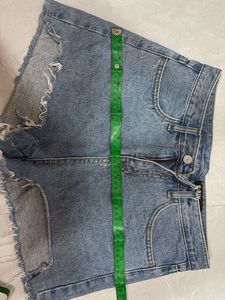 Hot Shorts With 2 Tops