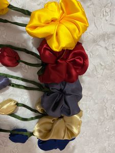 Tulip Scrunchie 🌷