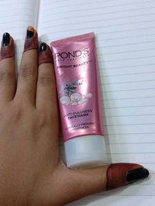 Pond&#39;s Bright Beauty Facewash