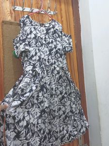 BLACK AND WHITE DRESS , COLD SHOULDERS