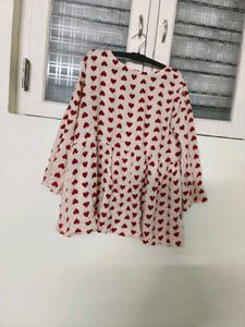 Heart Print Short V-neck Top In Size Xl