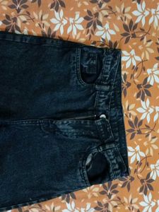 Grey Denim Mom Jeans 👖