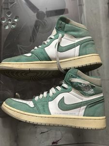 NIKE JORDAN