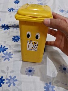 Mini Plastic DUSTBIN