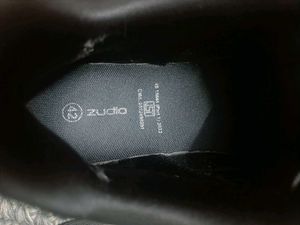 Zudio Black Sneakers