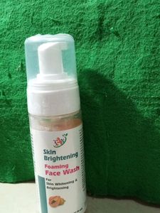 Skin Brightening Foaming Face Wash