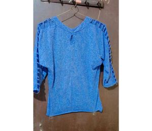 Trendy Women&#39;s Top