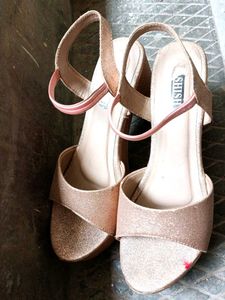 Heels 👠  Only One Soul Is Torn