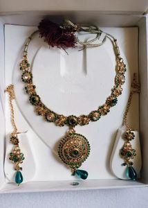 Green White Kundan Set With Earrings