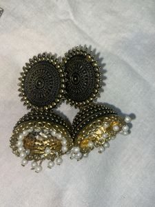4 pair of earrings