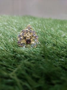 "Stunning Women's Ring: Symbol of Elegance and Emp