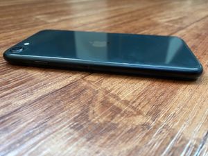 iPhone SE 2020 Black 64 gb Like New