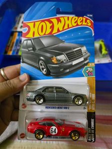 Hot Wheels Mercedes-Benz 500 E & Ferrari