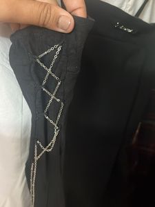 Body cone black party dress with side silver chai