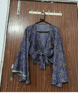 Chic Wraparound Top – Effortlessly Stylish &amp; Flatt