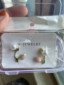 Pearl-Tulip Ear Studs