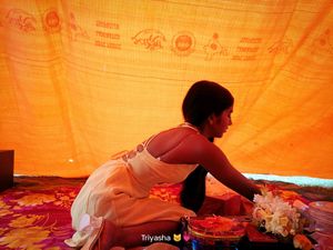 Backless Dress💛💐