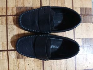 Light weight Black Loafers, Cutewalk brand