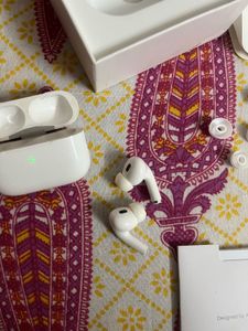 🎧🤍✨Apple AirPods Pro (2nd Generation✨🤍🎧)