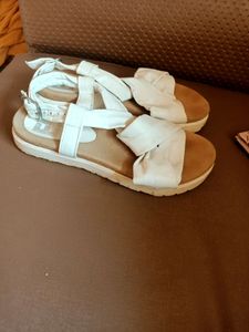 (swap) white unic  sandle size .35 36