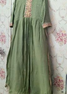 Elegant Green Naira Cut Kurta With Dupatta