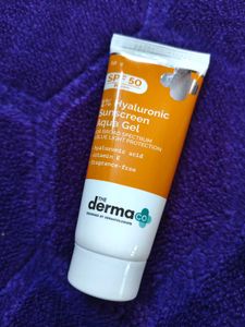 The Derma Co 1% Hyaluronic Sunscreen Aqua Gel SPF