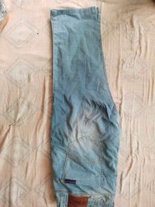 Light Wash Denim Cropped Jeans