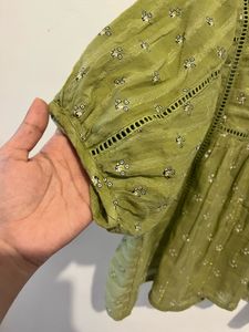 Pretty Top Only Brand Without Tag