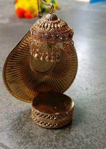 Golden Showpiece