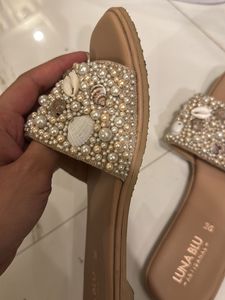 Luna Blu Shell Flip Flops 🩴