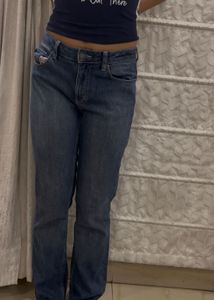 Straight Fit Blue Jeans –