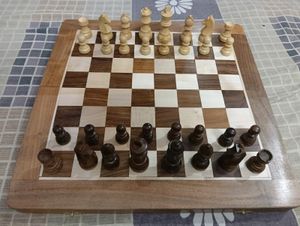 Full woden Chess magnetic with 2 extra queen