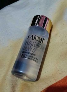 Lakme Hyaluronic Essence