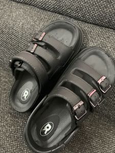 Platform Sandal 🖤