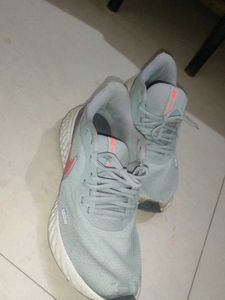 Nike Revolution 5 Sneakers