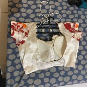 Embroidered Sari Blouse And Lehanga No Dubbatta