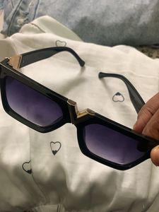 Chic Black Sunglasses