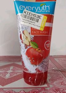 Everyuth Naturals Apple Face Wash