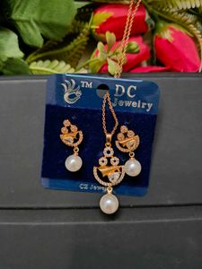 Pearl &amp; Crystal Jewelry Set