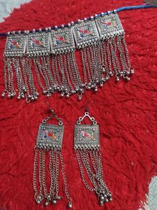 Choker With Earings