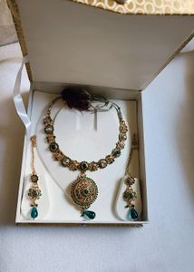 Green White Kundan Set With Earrings