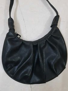 O19 Sling Bags
