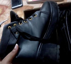 BOOTS 👠 FOR WOMEN ......