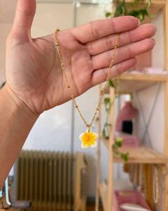 Gold Flower Pendant Necklace