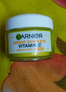 Garnier Vitamin C Cream SPF 40