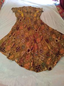 A Stylist Frock Kurti With Leggy And Dupatta